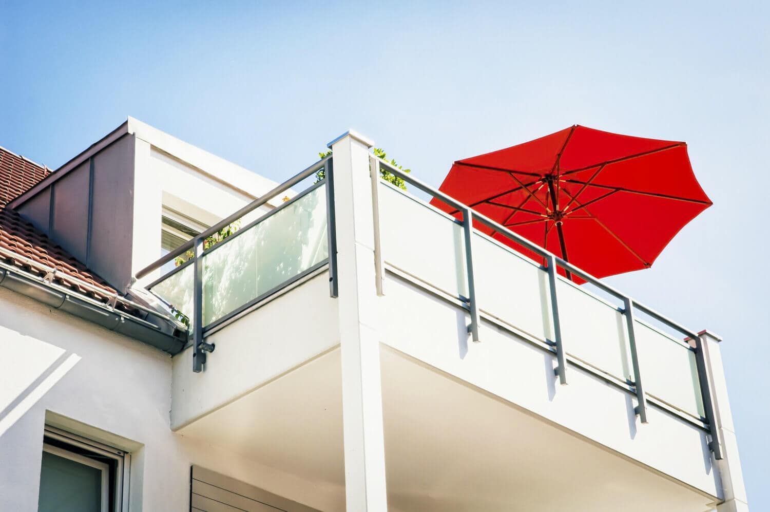 Sonnenschirm auf dem balkon.jpg