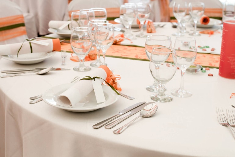 Abwaschbare Tischdecken: Praktische Stoffe für die Tafel