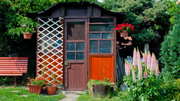 Stauraum im Garten – ein Gartenhaus selber bauen