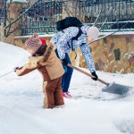 Grundstück von Eis und Schnee-befreien