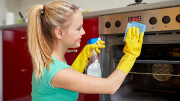 Backofen reinigen – 7 Tipps, die auf jeden Fall helfen!