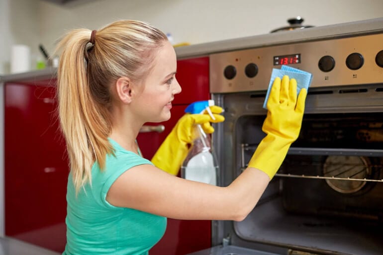 Backofen reinigen – 7 Tipps, die auf jeden Fall helfen!