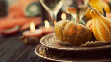 Tischdekoration: Den Tisch passend zum Herbst dekorieren