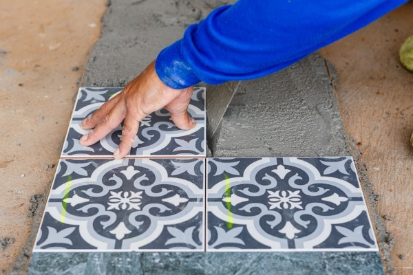 Traditionelle Zementfliesen aus Spanien