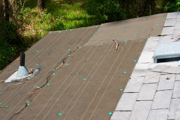 Dachpappe anbringen HeimHelden®