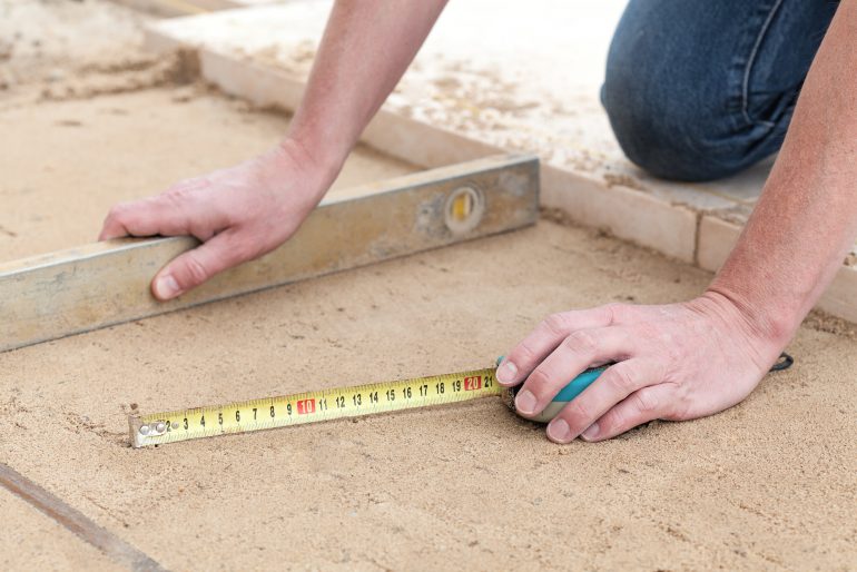 Terrassenplatten verlegen