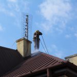 Dachziegel versiegeln: Lebensdauer des Daches verlängern