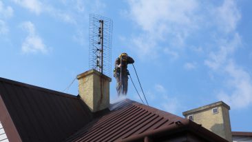 Dachziegel versiegeln: Lebensdauer des Daches verlängern