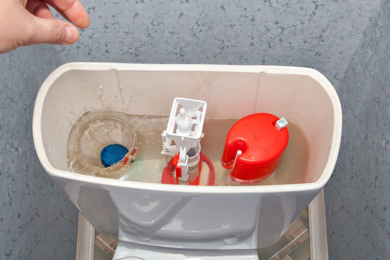 Spülkasten entkalken – so gelingt das Vorhaben