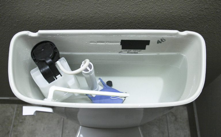 SpülkastenschwSpülkasten-Schwimmer reparieren – so geht’s!immer reparieren – so geht’s!