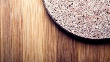 Korkboden mit Holzoptik: So schaut das Rindenmaterial wie hochwertiges Holz aus