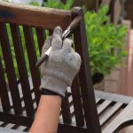 Gartenmöbel streichen: So werden sie wieder wie neu