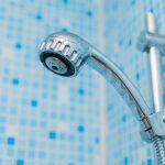 Was tun, wenn der Duschkopf nur noch tröpfelt? Tipps und Tricks