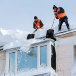 Wann Hausbesitzer haften: Schnee auf dem Dach