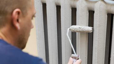 Wenn der Lack ab ist: Heizung am besten im Frühling streichen