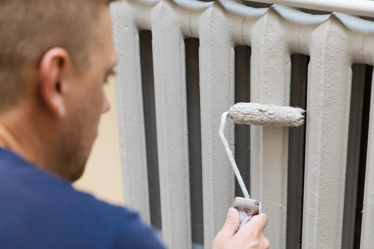 Wenn der Lack ab ist: Heizung am besten im Frühling streichen