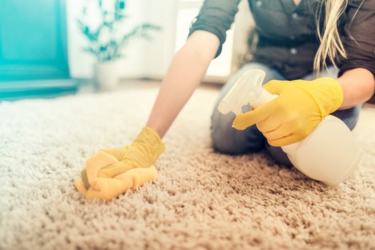 Teppich selber reinigen: die besten Hausmittel