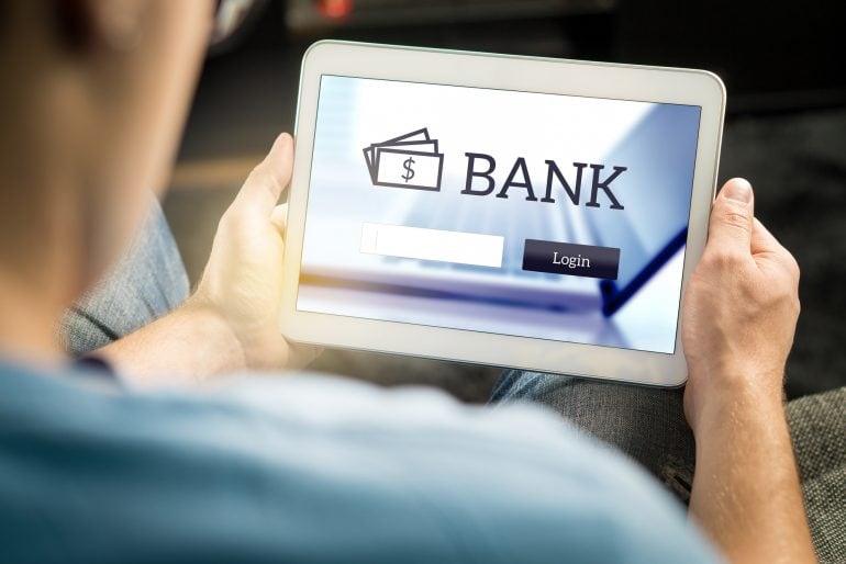 Schnelles Geld im Netz oder Kredit in der Bankfiliale: Welche Kreditaufnahme ist besser?