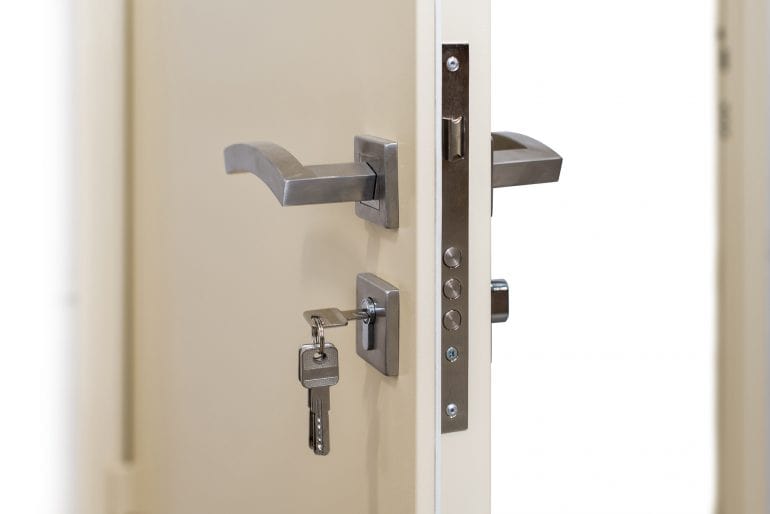 Haustürmaterialien im Check: Kunststoff, Holz oder Aluminium?