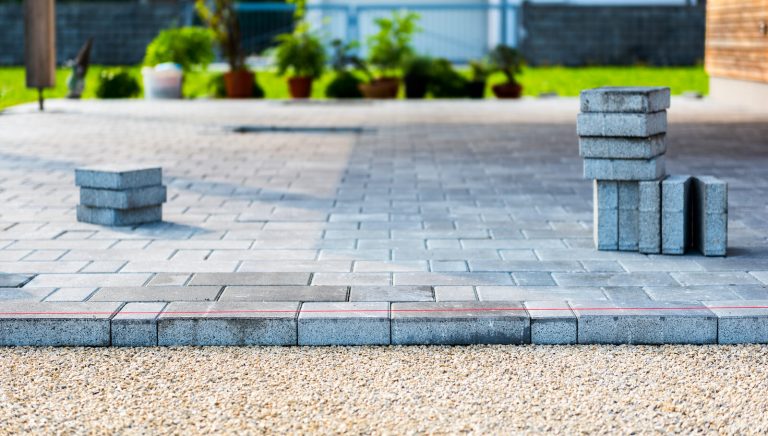Terrassenplatten verlegen Kosten