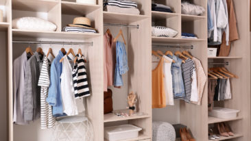 Warum ein minimalistischer Kleiderschrank für Glück und Nachhaltigkeit sorgt