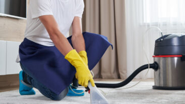 Teppich reinigen und pflegen: So bleibt der Bodenbelag schön
