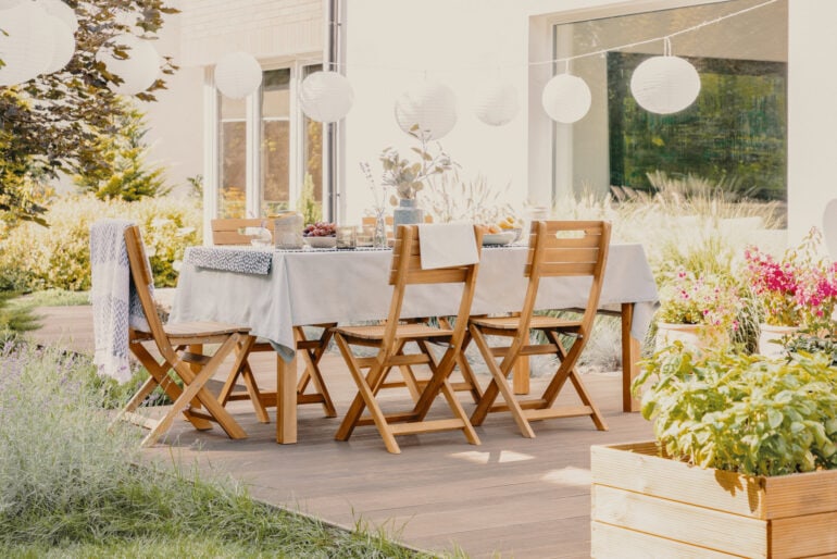 Gartenmöbel aus Holz – das sollte man über Holzgartenmöbel beim Kauf wissen