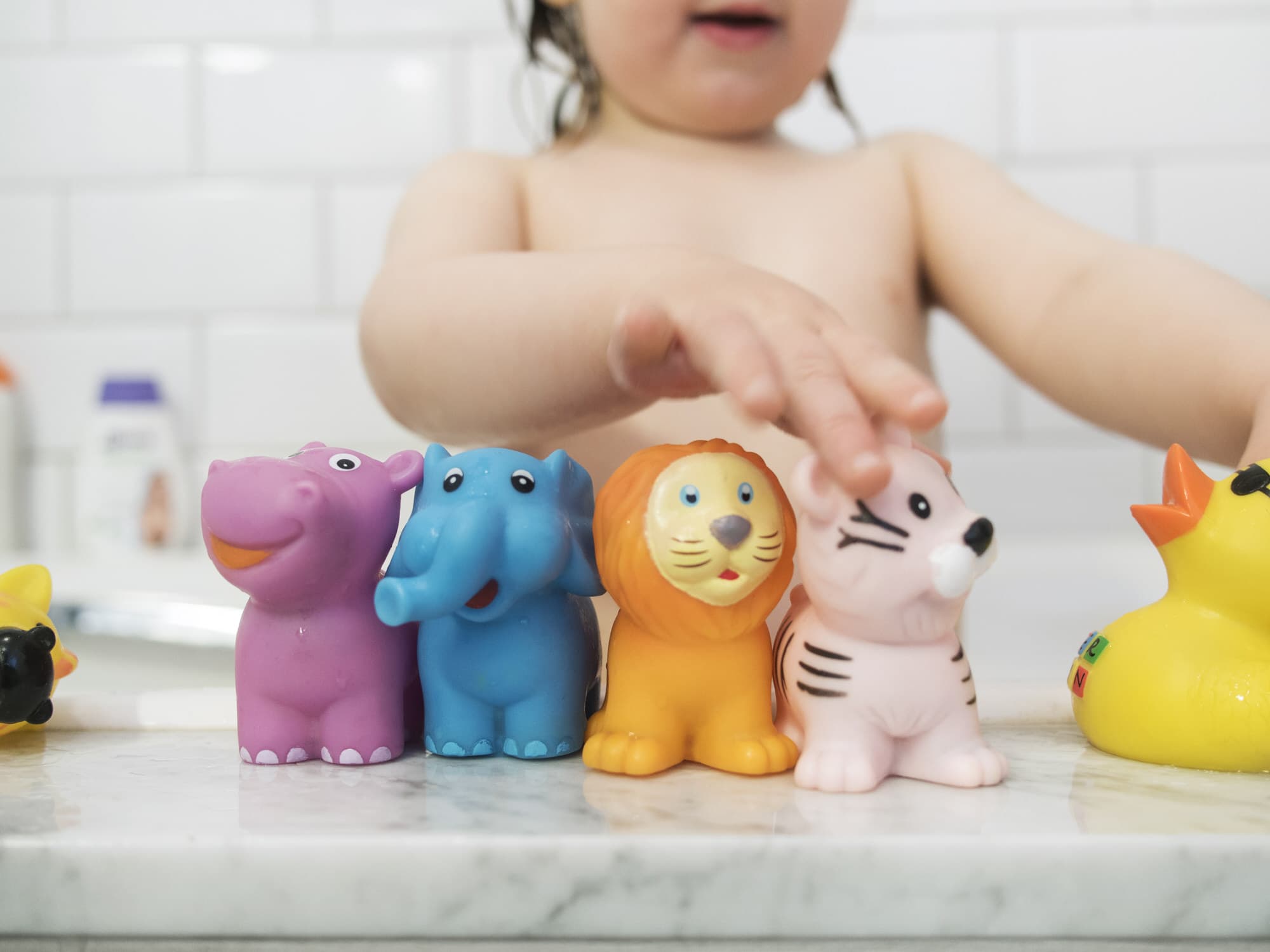 Badewannenspielzeug Wasserspritztiere schwimmendes Badespielzeug für Badewanne 