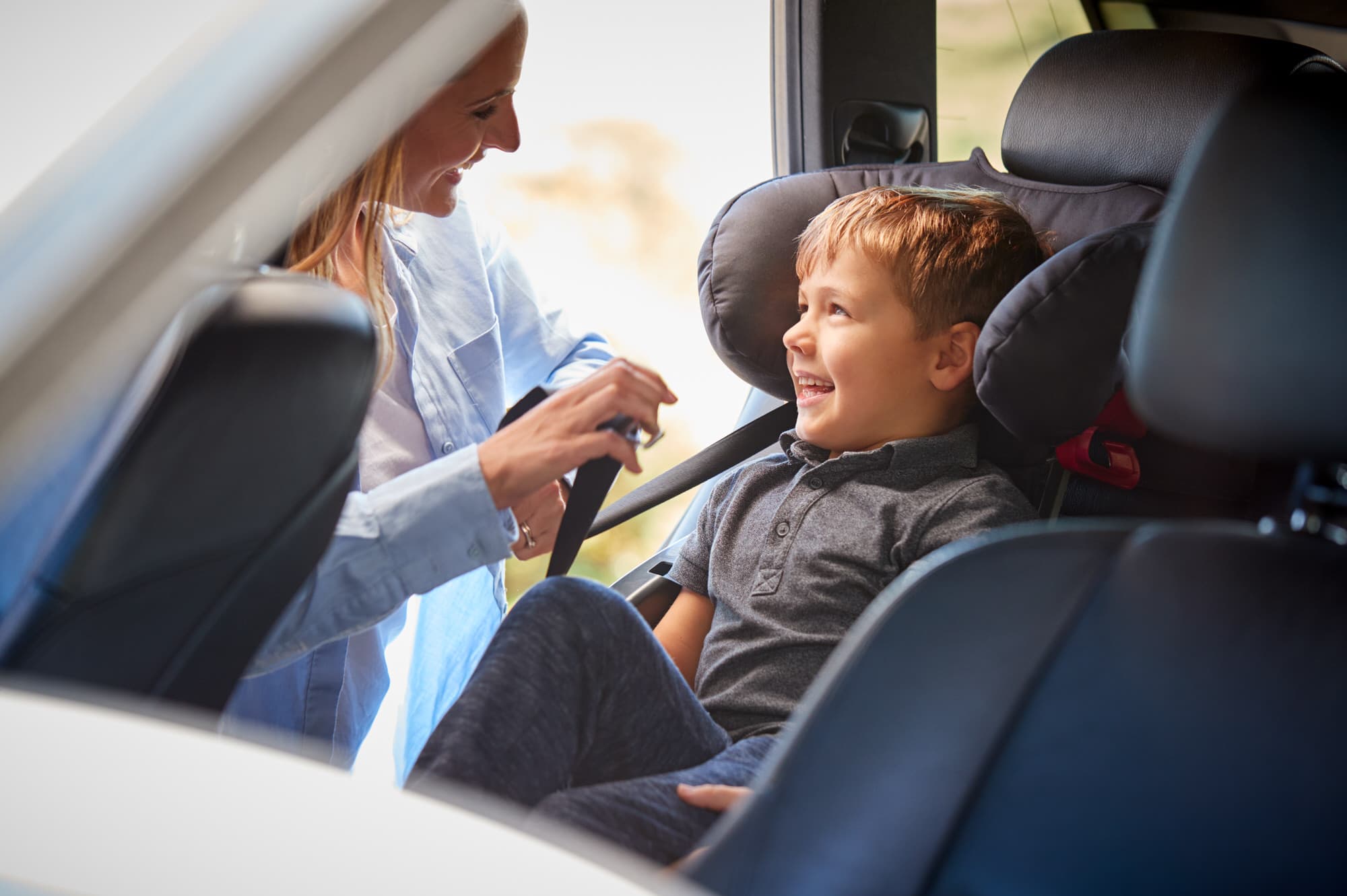 lionelo Autokindersitz Hugo, bis: 36,00 kg, ISOFIX Getränkehalter