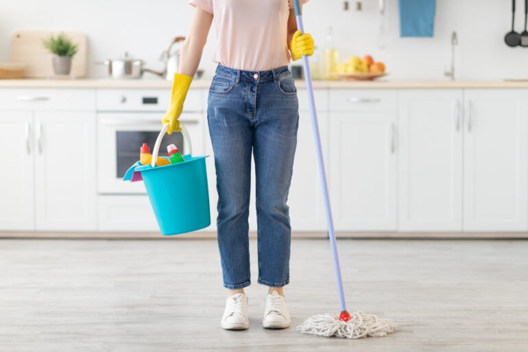 Strahlend rein: 7 einfache Tipps für die Pflege Ihres Vinylbodens 