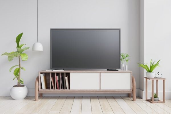 Fernseher aufhängen oder hinstellen: Welche Lösung ist optimal?