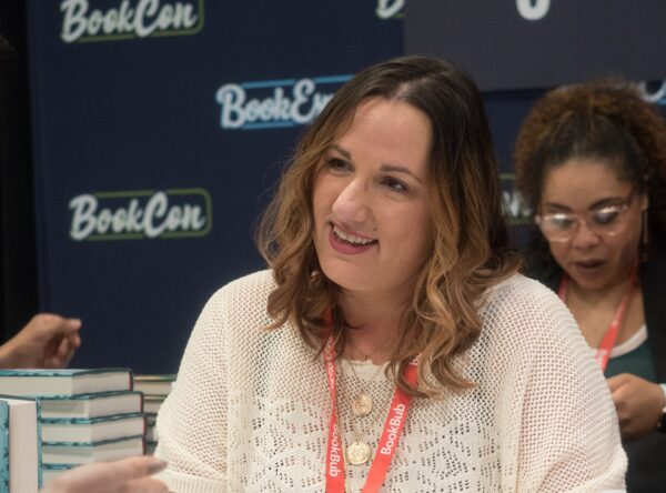 Romane von Jennifer L. Armentrout in der richtigen Reihenfolge