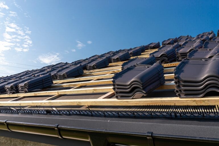 Dachdecken – Welche Kosten für 100 m² anfallen können