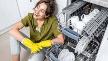 Das Spülmysterium gelöst: Warum steht Wasser in Ihrer Spülmaschine?