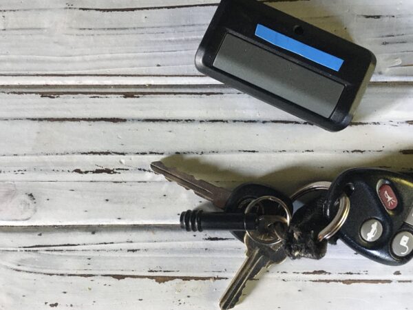 Nie wieder aussteigen! Garagenöffner programmieren und bequem von drinnen öffnen