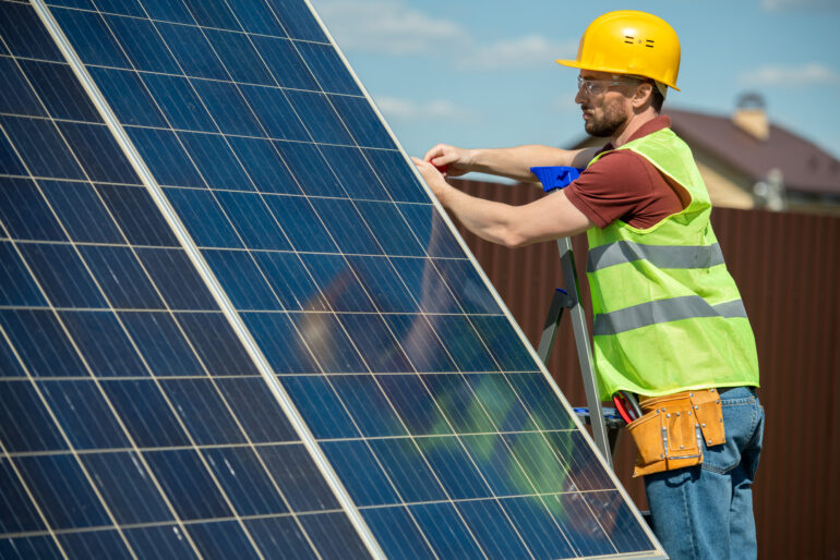 Wie viel kostet eine Solaranlage pro m² wirklich? Ein genauer Blick auf die Kosten