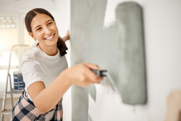 Wand streichen mit Rand: Die perfekte Technik für ein sauberes Ergebnis