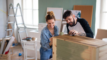 Furnierte Möbel streichen ohne Abschleifen: die schnelle und einfache Methode für ein neues Aussehen