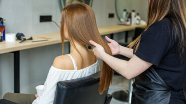 Von Drogeriefarben bis Balayage vom Profi: Das sind die Kosten, um Ihre Haare zu färben