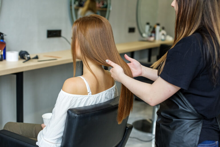 Von Drogeriefarben bis Balayage vom Profi: Das sind die Kosten, um Ihre Haare zu färben