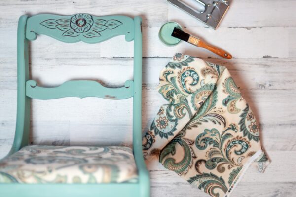 Stühle neu beziehen lassen: Kosten