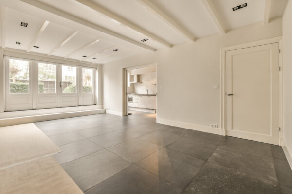 Vinylboden auf Fliesen verlegen