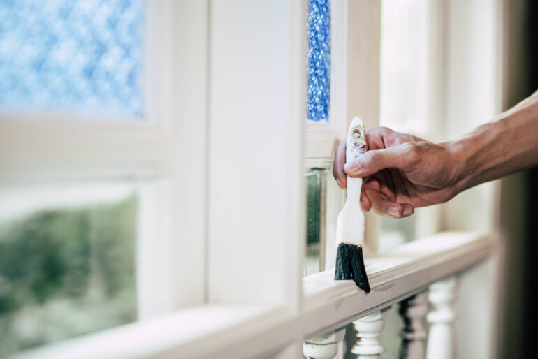 Verwandeln Sie Ihr Möbelstück: Tipps zum Streichen von lackiertem Holz