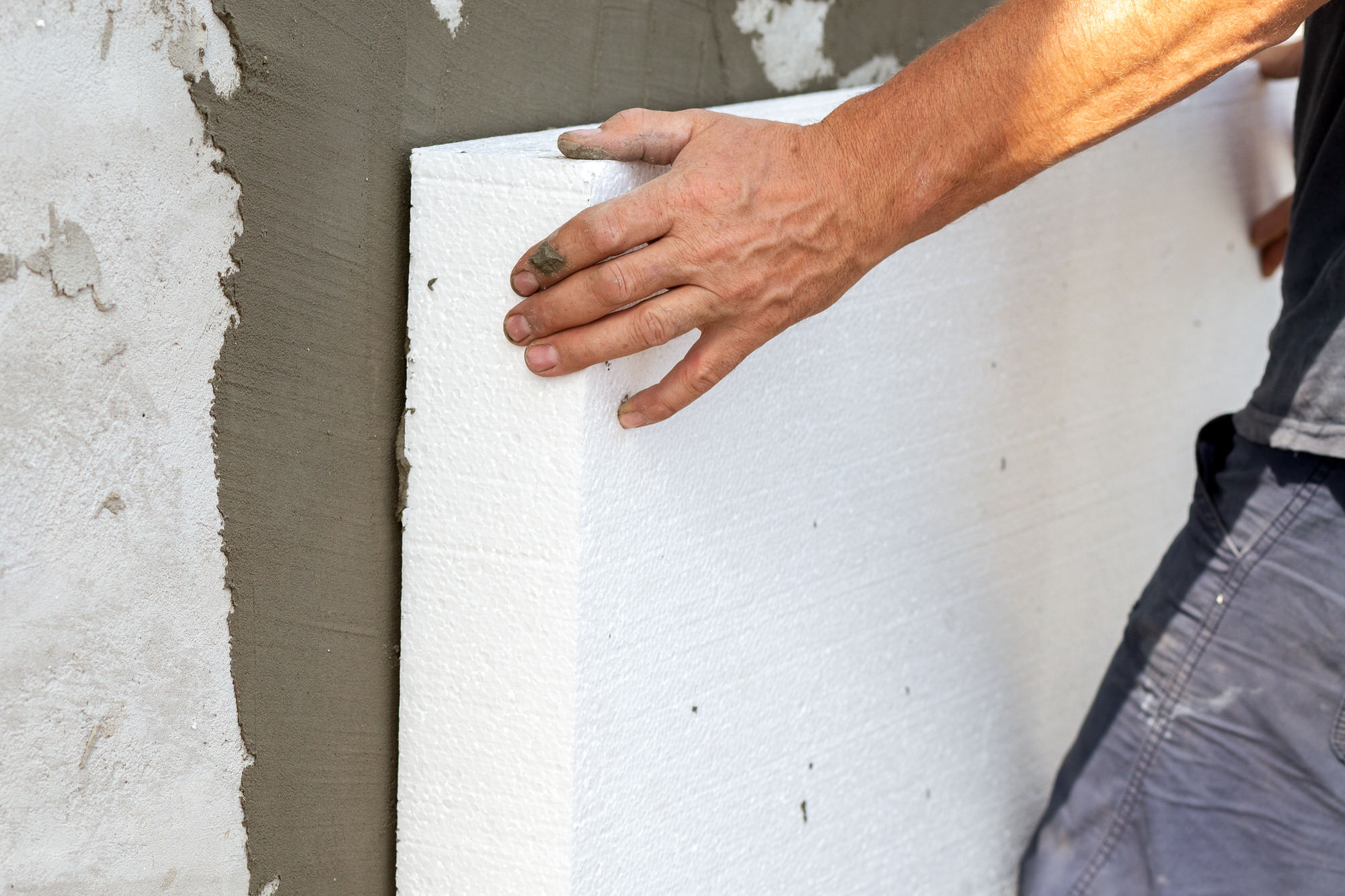 Wie viel kostet es wirklich, eine Fassade zu dämmen? Die Kosten pro m² entschlüsselt HeimHelden®