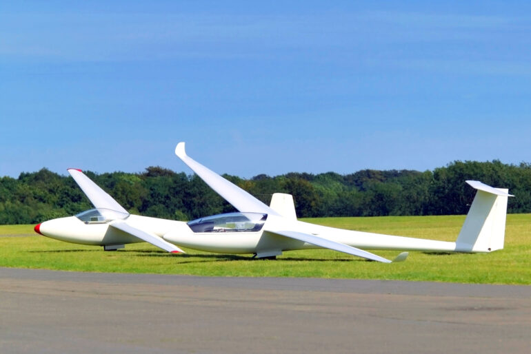 Von der Theorie zur Thermik: Die Kosten für einen Segelflugschein